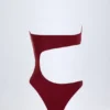Costum de baie bandeau cu decupaje și ornamente cu mărgele Miami, în culoarea cireșe închis Costum de baie bandeau cu decupaje și ornamente cu mărgele Miami, în culoarea cireșe închis