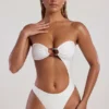 Costum de baie bandeau cu decupaje și ornamente din mărgele Tulum, culoare Ivory Costum de baie bandeau cu decupaje și ornamente din mărgele Tulum, culoare Ivory