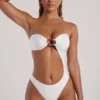 Costum de baie bandeau cu decupaje și ornamente din mărgele Tulum, culoare Ivory Costum de baie bandeau cu decupaje și ornamente din mărgele Tulum, culoare Ivory