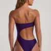 Costum de baie bandeau cu decupaje și ornamente din mărgele Tulum, în culoarea violet închis Costum de baie bandeau cu decupaje și ornamente din mărgele Tulum, în culoarea violet închis