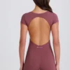 Costum de baie cu spate decupat în culoarea Acai Costum de baie cu spate decupat în culoarea Acai