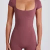 Costum de baie cu spate decupat în culoarea Acai Costum de baie cu spate decupat în culoarea Acai
