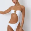 Costum de baie întreg cu decupaje și ornamente din mărgele, model Miami, în culoarea alb Costum de baie întreg cu decupaje și ornamente din mărgele, model Miami, în culoarea alb