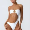 Costum de baie întreg cu decupaje și ornamente din mărgele, model Miami, în culoarea alb Costum de baie întreg cu decupaje și ornamente din mărgele, model Miami, în culoarea alb