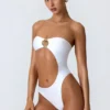 Costum de baie întreg cu decupaje și ornamente din mărgele, model Miami, în culoarea alb Costum de baie întreg cu decupaje și ornamente din mărgele, model Miami, în culoarea alb