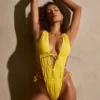 Costum de baie întreg Syros cu decupaje și volane, în galben auriu Costum de baie întreg Syros cu decupaje și volane, în galben auriu