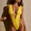 Costum de baie întreg Syros cu decupaje și volane, în galben auriu Costum de baie întreg Syros cu decupaje și volane, în galben auriu