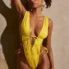 Costum de baie întreg Syros cu decupaje și volane, în galben auriu Costum de baie întreg Syros cu decupaje și volane, în galben auriu
