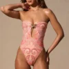 Costum de baie întregi cu decupaje Faye, cu imprimeu Paisley Costum de baie întregi cu decupaje Faye, cu imprimeu Paisley