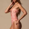 Costum de baie întregi cu decupaje Faye, cu imprimeu Paisley Costum de baie întregi cu decupaje Faye, cu imprimeu Paisley