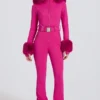 Costum de schi ajustat, impermeabil, cu glugă din blană artificială, în roz magenta Costum de schi ajustat, impermeabil, cu glugă din blană artificială, în roz magenta