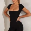 Costum integral Bea cu mâneci scurte și decolteu pătrat, negru Costum integral Bea cu mâneci scurte și decolteu pătrat, negru