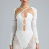 Costum integral decupat și decorat Melody, culoare ivoriu Costum integral decupat și decorat Melody, culoare ivoriu