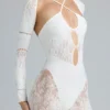 Costum integral decupat și decorat Melody, culoare ivoriu Costum integral decupat și decorat Melody, culoare ivoriu