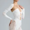 Costum integral decupat și decorat Melody, culoare ivoriu Costum integral decupat și decorat Melody, culoare ivoriu