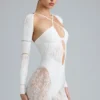 Costum integral decupat și decorat Melody, culoare ivoriu Costum integral decupat și decorat Melody, culoare ivoriu