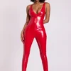 Costum integral din vinil Lynx cu decolteu adânc, în culoarea roșu foc Costum integral din vinil Lynx cu decolteu adânc, în culoarea roșu foc