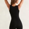 Costum Nova cu pantaloni scurți și gât pătrat, negru Costum Nova cu pantaloni scurți și gât pătrat, negru