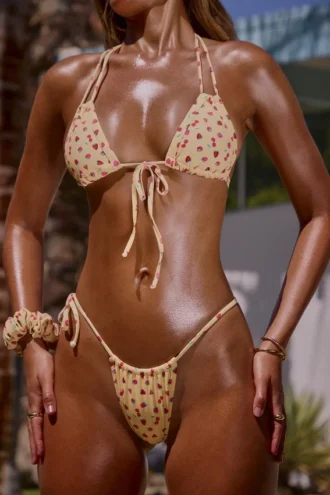 Costume de baie de tip triunghiular cu bretele duble și imprimeu, în galben Costume de baie de tip triunghiular cu bretele duble și imprimeu, în galben
