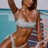 Costume de baie imprimat, cu talie joasă și decupaj lateral, în culoarea mentă Costume de baie imprimat, cu talie joasă și decupaj lateral, în culoarea mentă