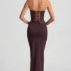 Fustă maxi cu talie joasă Liora cu dungi, în culoarea ciocolată Fustă maxi cu talie joasă Liora cu dungi, în culoarea ciocolată