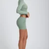 Fustă mini cu talie medie și volane din modal Cali, în culoarea verde salvie Fustă mini cu talie medie și volane din modal Cali, în culoarea verde salvie