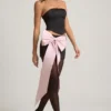 Fustă mini din satin Carola cu detaliu fundă și talie joasă, în culoarea negru Fustă mini din satin Carola cu detaliu fundă și talie joasă, în culoarea negru