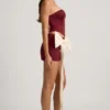 Fustă mini din satin cu detaliu fundă și talie joasă Carola, în culoarea roșu vin Fustă mini din satin cu detaliu fundă și talie joasă Carola, în culoarea roșu vin