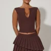 Fustă mini plisată în straturi, cu talie joasă, model Nada, în culoarea ciocolată