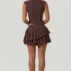 Fustă mini plisată în straturi, cu talie joasă, model Nada, în culoarea ciocolată