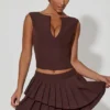 Fustă mini plisată în straturi, cu talie joasă, model Nada, în culoarea ciocolată