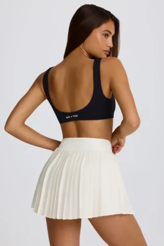 Fustă-pantalon mini plisată, moale și sport, în nuanța Ivory Fustă-pantalon mini plisată, moale și sport, în nuanța Ivory