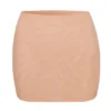 Fustă slip micro mini din plasă moale, cu talie joasă, de la Intimates, în culoarea piersică caldă Fustă slip micro mini din plasă moale, cu talie joasă, de la Intimates, în culoarea piersică caldă