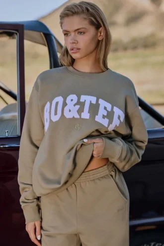Hanorac oversized cu guler rotund, culoare verde măslin deschis Hanorac oversized cu guler rotund, culoare verde măslin deschis
