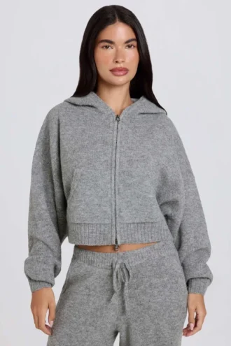 Hanorac scurt cu glugă, din tricot moale, cu fermoar, în culoarea gri Hanorac scurt cu glugă, din tricot moale, cu fermoar, în culoarea gri