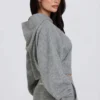 Hanorac scurt cu glugă, din tricot moale, cu fermoar, în culoarea gri Hanorac scurt cu glugă, din tricot moale, cu fermoar, în culoarea gri
