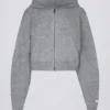Hanorac scurt cu glugă, din tricot moale, cu fermoar, în culoarea gri Hanorac scurt cu glugă, din tricot moale, cu fermoar, în culoarea gri