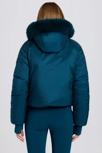 Jachetă de schi scurtă, impermeabilă, cu glugă din blană artificială, în culoarea verde-albăstrui Jachetă de schi scurtă, impermeabilă, cu glugă din blană artificială, în culoarea verde-albăstrui