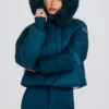 Jachetă de schi scurtă, impermeabilă, cu glugă din blană artificială, în culoarea verde-albăstrui