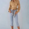 Jachetă scurtă cu curea din imitație de piele de căprioară Noelie, culoare maro deschis Jachetă scurtă cu curea din imitație de piele de căprioară Noelie, culoare maro deschis