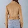 Jachetă scurtă cu curea din imitație de piele de căprioară Noelie, culoare maro deschis Jachetă scurtă cu curea din imitație de piele de căprioară Noelie, culoare maro deschis