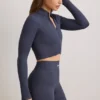 Jachetă scurtă cu fermoar FlexiRib în culoarea Indigo Slate Jachetă scurtă cu fermoar FlexiRib în culoarea Indigo Slate
