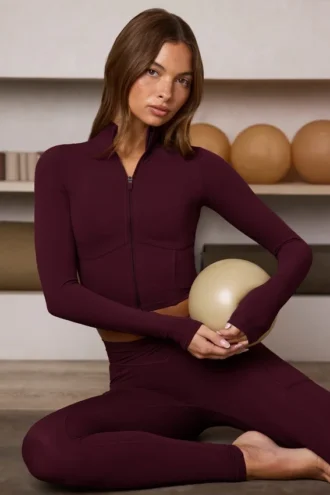 Jachetă scurtă Soft Active cu fermoar, în culoarea Burgundy