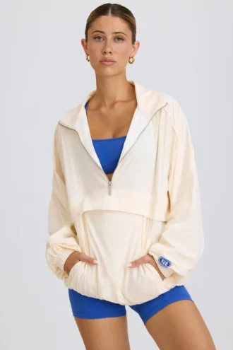 Jachetă sport oversized în alb