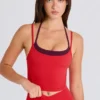 Maieu scurt Soft Active Layered în culoarea roșu căpșună