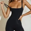 Mini-costum Mika din modal cu gât pătrat, negru