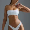 Oh Polly Costume de baie: Top de bikini bandeau cu un umăr, decorat, din ediția HOTFIX, în culoarea alb Oh Polly Costume de baie: Top de bikini bandeau cu un umăr, decorat, din ediția HOTFIX, în culoarea alb
