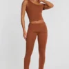 Pantaloni Anona din amestec de modal și cașmir, cu talie medie, în culoarea maro castan Pantaloni Anona din amestec de modal și cașmir, cu talie medie, în culoarea maro castan