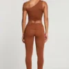 Pantaloni Anona din amestec de modal și cașmir, cu talie medie, în culoarea maro castan Pantaloni Anona din amestec de modal și cașmir, cu talie medie, în culoarea maro castan