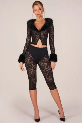Pantaloni capri cu dantelă Annalisa  în negru